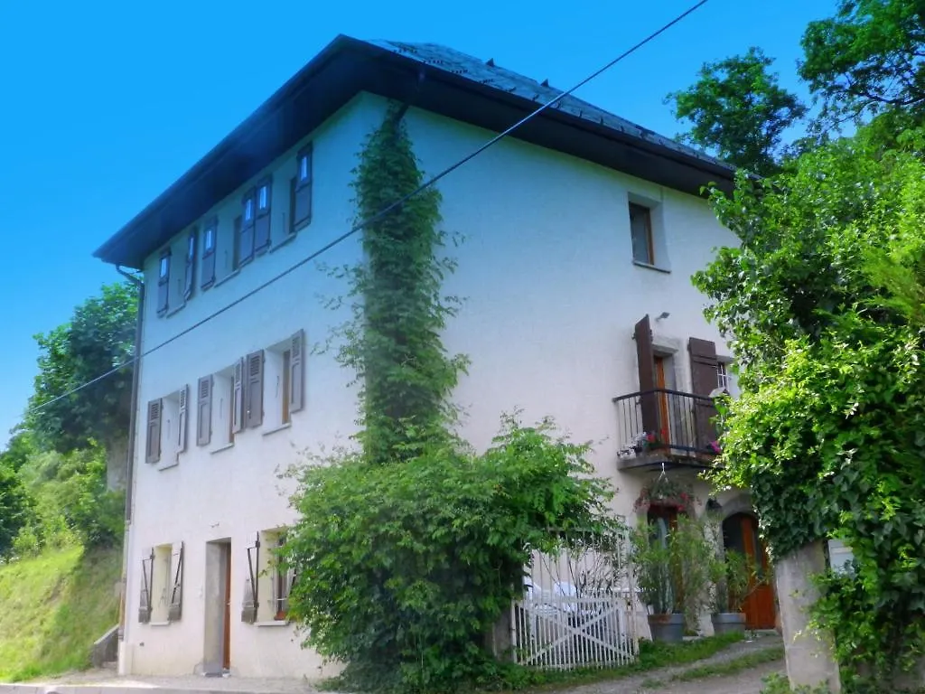Gite Les Platanes Sainte-Helene-du-Lac Apartment